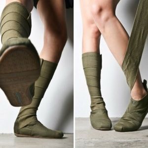 Tom’s green wrap boot